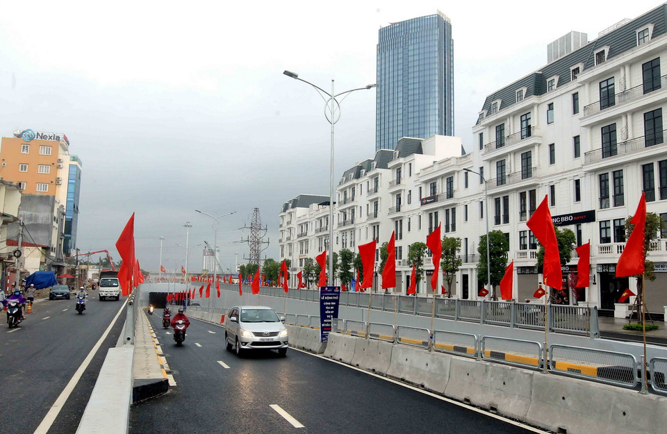  Nút giao thông Nam Cầu Bình, là công trình có quy mô lớn, hiện đại nhất tại Hải Phòng với tổng mức đầu tư hơn 1.400 tỷ đồng là một trong những công trình kỷ niệm 65 năm Ngày giải phóng Hải Phòng. (Ảnh: An Đăng/TTXVN)