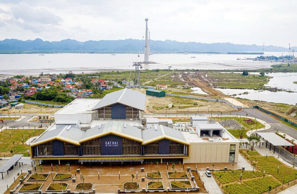  Toàn cảnh ga cáp treo Cát Hải-Phù Long là một trong những công trình kỷ niệm 65 năm Ngày giải phóng Hải Phòng. (Ảnh: TTXVN phát