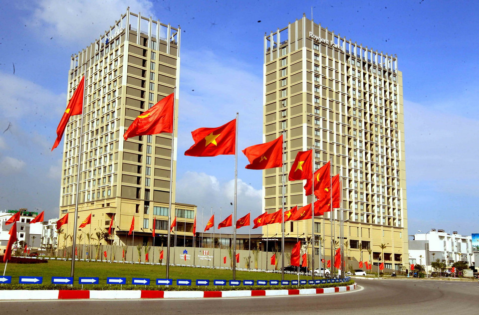 Vòng xuyến ngã tư đường Võ Nguyên Giáp - đường World Bank là một trong những nút giao thông huyết mạch, thuận lợi giao thông vận tải từ Cảng Hải Phòng đi tới các tỉnh trong cả nước. (Ảnh: An Đăng/TTXVN)