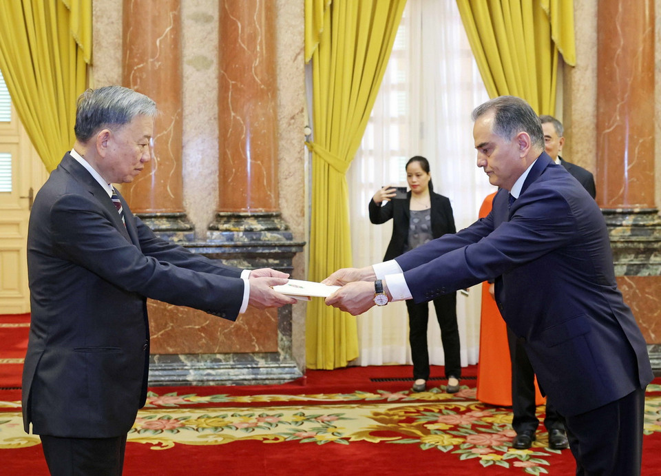 Chủ tịch nước Tô Lâm tiếp nhận Quốc thư của Đại sứ Turkmenistan Parakhat Durdyev. (Ảnh: Nhan Sáng/TTXVN)