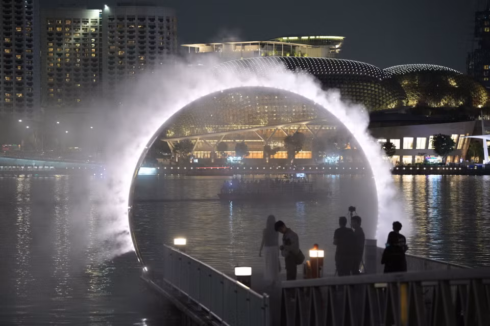 Tác phẩm nghệ thuật được trưng bày tại lễ hội ánh sáng ở Vịnh Marina, Singapore, ngày 28/5/2024. (Ảnh: THX/TTXVN)
