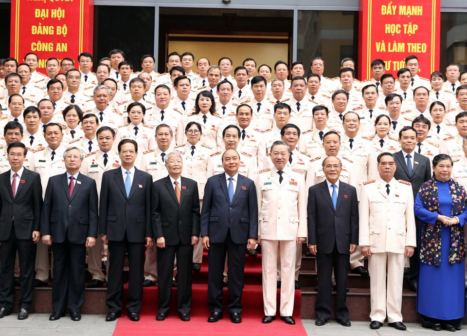 Thủ tướng Chính phủ Nguyễn Xuân Phúc và các lãnh đạo, nguyên lãnh đạo Đảng, Nhà nước với các đại biểu dự Đại hội. (Ảnh: Thống Nhất/TTXVN)