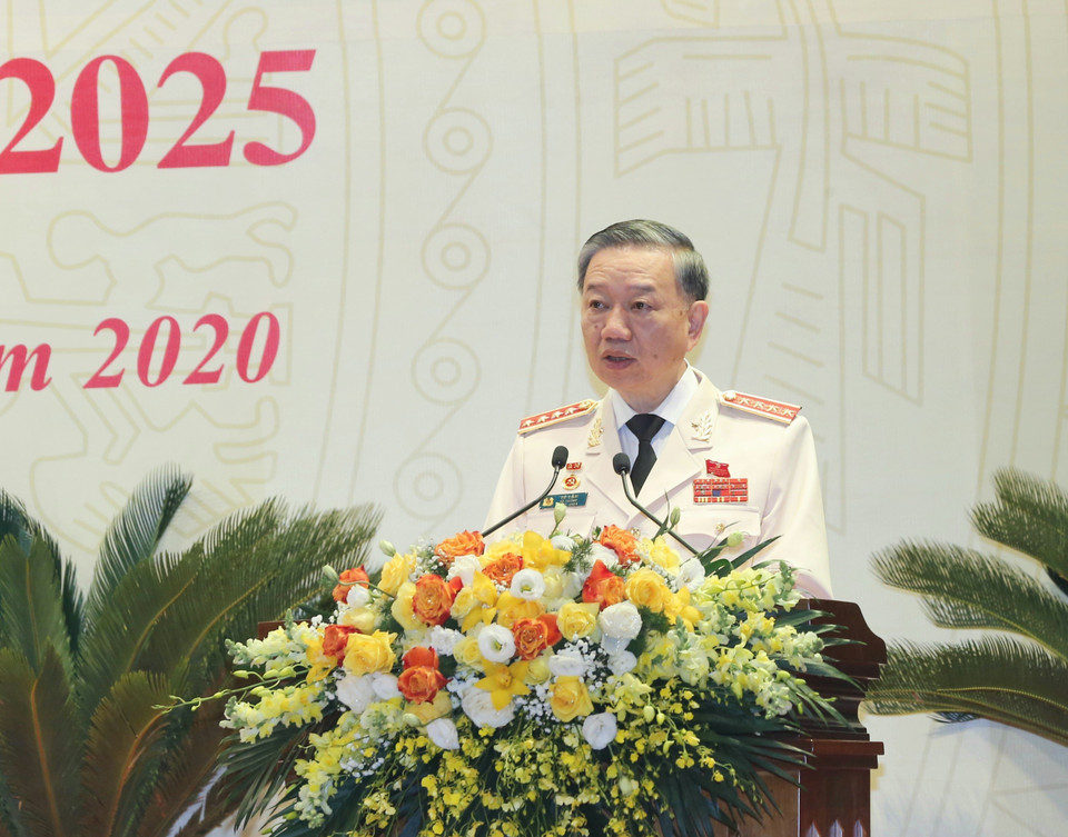 Đại tướng Tô Lâm, Ủy viên Bộ Chính trị, Bí thư Đảng ủy Công an Trung ương, Bộ trưởng Bộ Công an phát biểu khai mạc Đại hội. (Ảnh: Doãn Tấn/TTXVN)