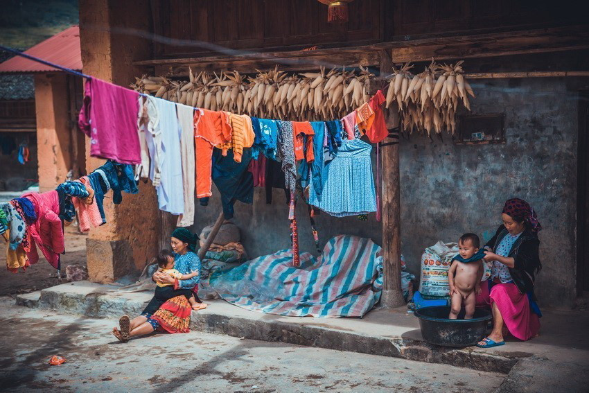 Văn hóa sinh hoạt của gia đình người Mông Hà Giang luôn là một điểm thu hút đặc biệt cho du khách khi đến du lịch khám phá mảnh đất này. (Ảnh: Trọng Đạt/TTXVN)