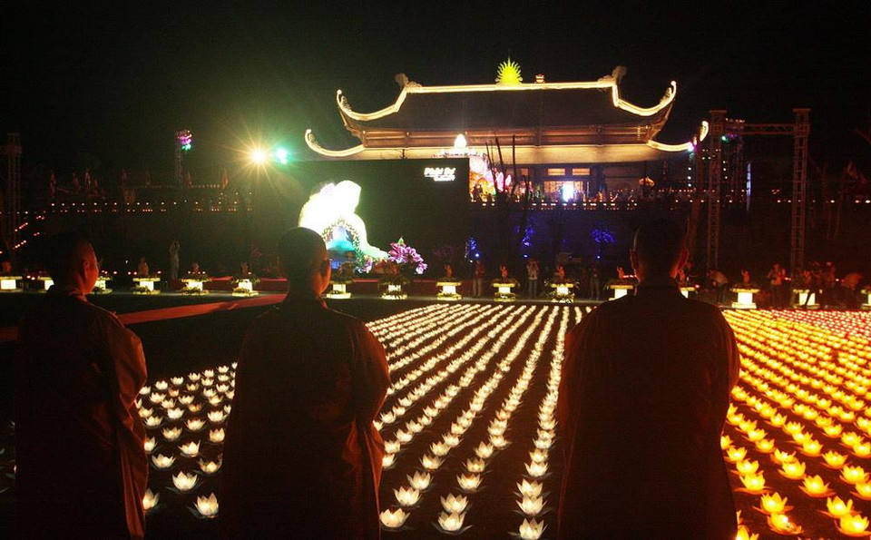 Đại lễ Hoa đăng mừng quốc thái dân an, mừng Đại lễ Phật đản Liên hợp quốc - Vesak 2019 thành công tốt đẹp. (Ảnh: Thành Đạt/TTXVN)