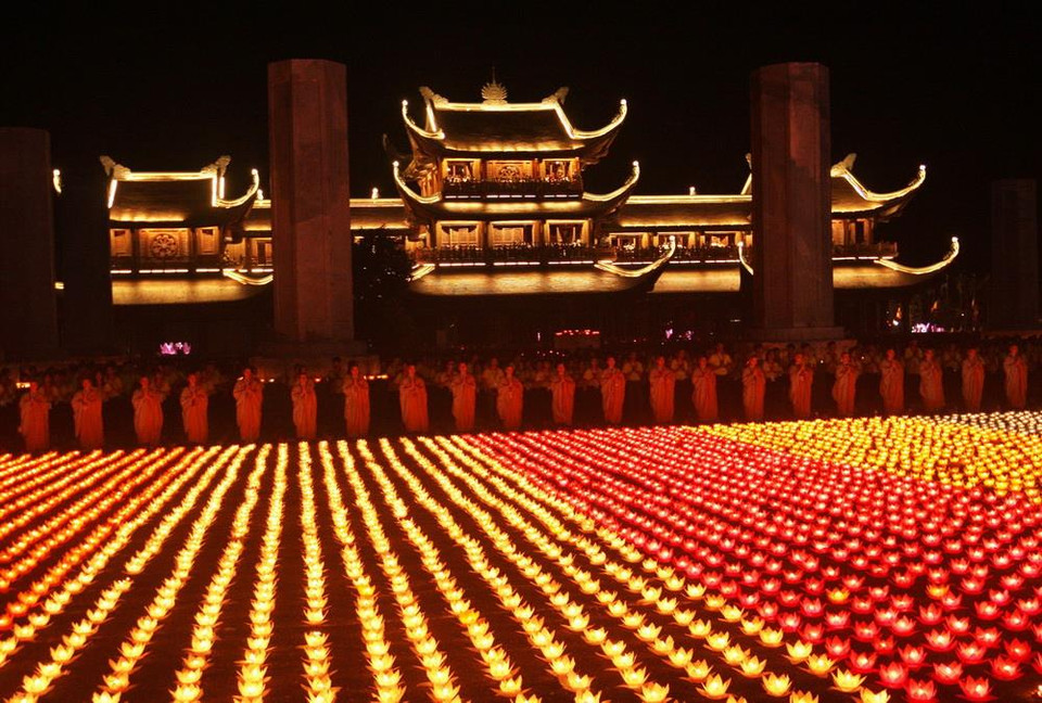 Đại lễ Hoa đăng mừng quốc thái dân an, mừng Đại lễ Phật đản Liên hợp quốc-Vesak 2019 thành công tốt đẹp. (Ảnh: Thành Đạt/TTXVN)