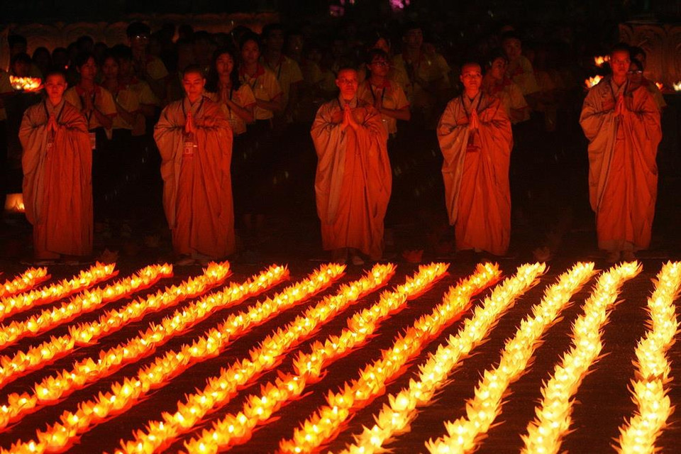 Đại lễ Hoa đăng mừng quốc thái dân an, mừng Đại lễ Phật đản Liên hợp quốc - Vesak 2019 thành công tốt đẹp. (Ảnh: Thành Đạt/TTXVN)