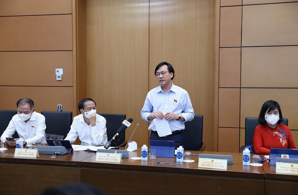  Đại biểu tỉnh Bình Phước Phan Viết Lượng phát biểu thảo luận. (Ảnh: Dương Giang/TTXVN)