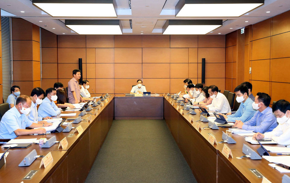  Đoàn đại biểu Quốc hội tỉnh Lào Cai, Phú Thọ, Thanh Hóa thảo luận ở tổ. (Ảnh: Phạm Kiên/TTXVN)