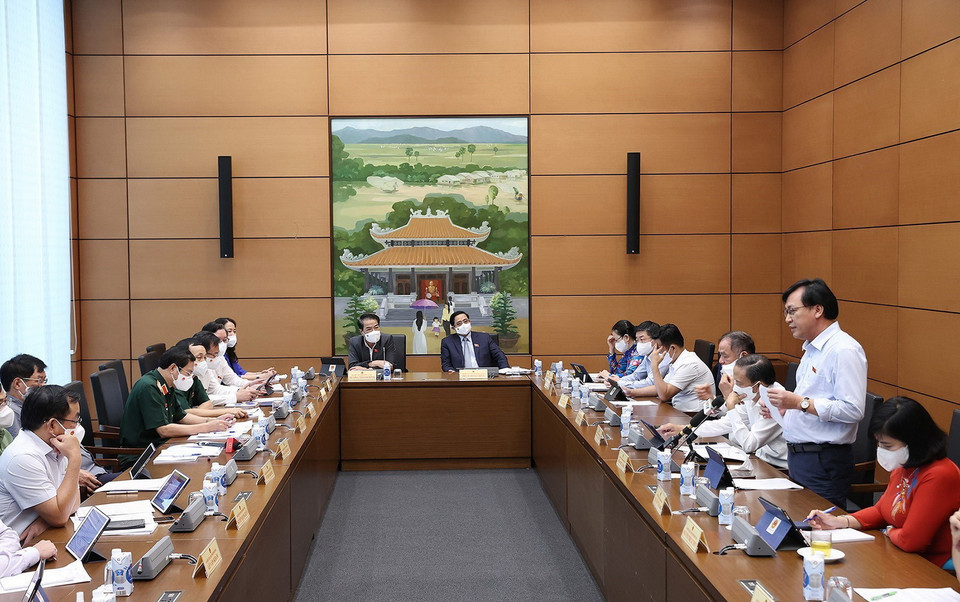 Đại biểu tỉnh Bình Phước Phan Viết Lượng phát biểu thảo luận. (Ảnh: Dương Giang/TTXVN)