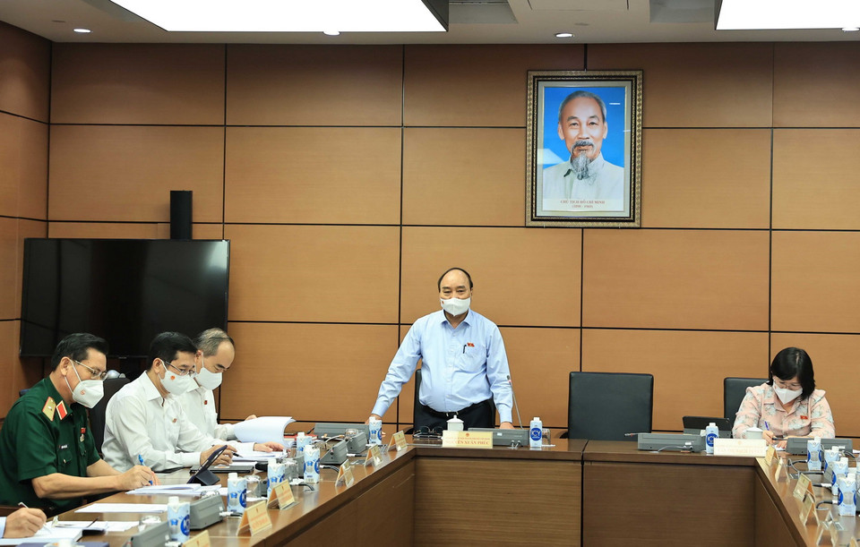 Chủ tịch nước Nguyễn Xuân Phúc phát biểu thảo luận tại tổ về kế hoach tài chính 5 năm quốc gia giai đoạn 2021-2025 và kế hoạch vay trả nợ công 5 năm giai đoạn 2021-2025. (Ảnh: Thống Nhất/TTXVN)