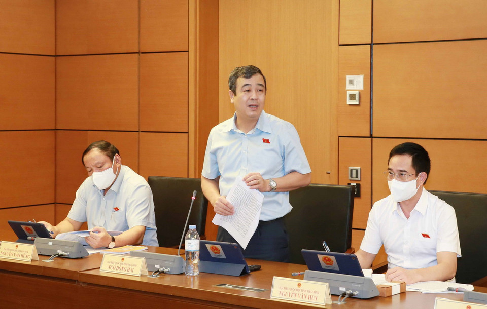 Đại biểu Quốc hội tỉnh Thái Bình Ngô Đông Hải thảo luận tại tổ. (Ảnh: Phương Hoa/TTXVN)