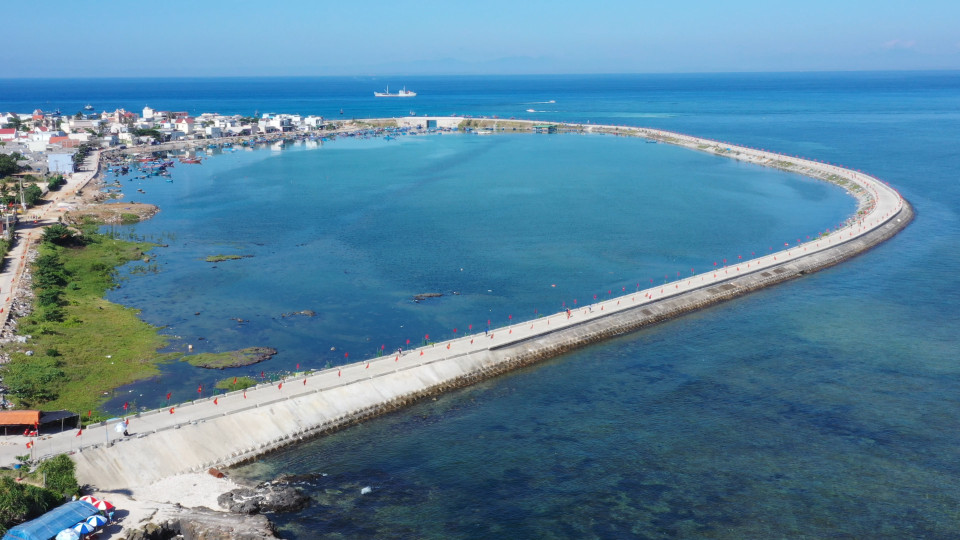 Giải vô địch quốc gia Marathon và cự ly dài báo Tiên Phong năm nay đã mang lại cho người tham gia những trải nghiệm độc đáo với những cung đường chạy biển tuyệt đẹp. (Ảnh: Lâm Phan/Vietnam+)