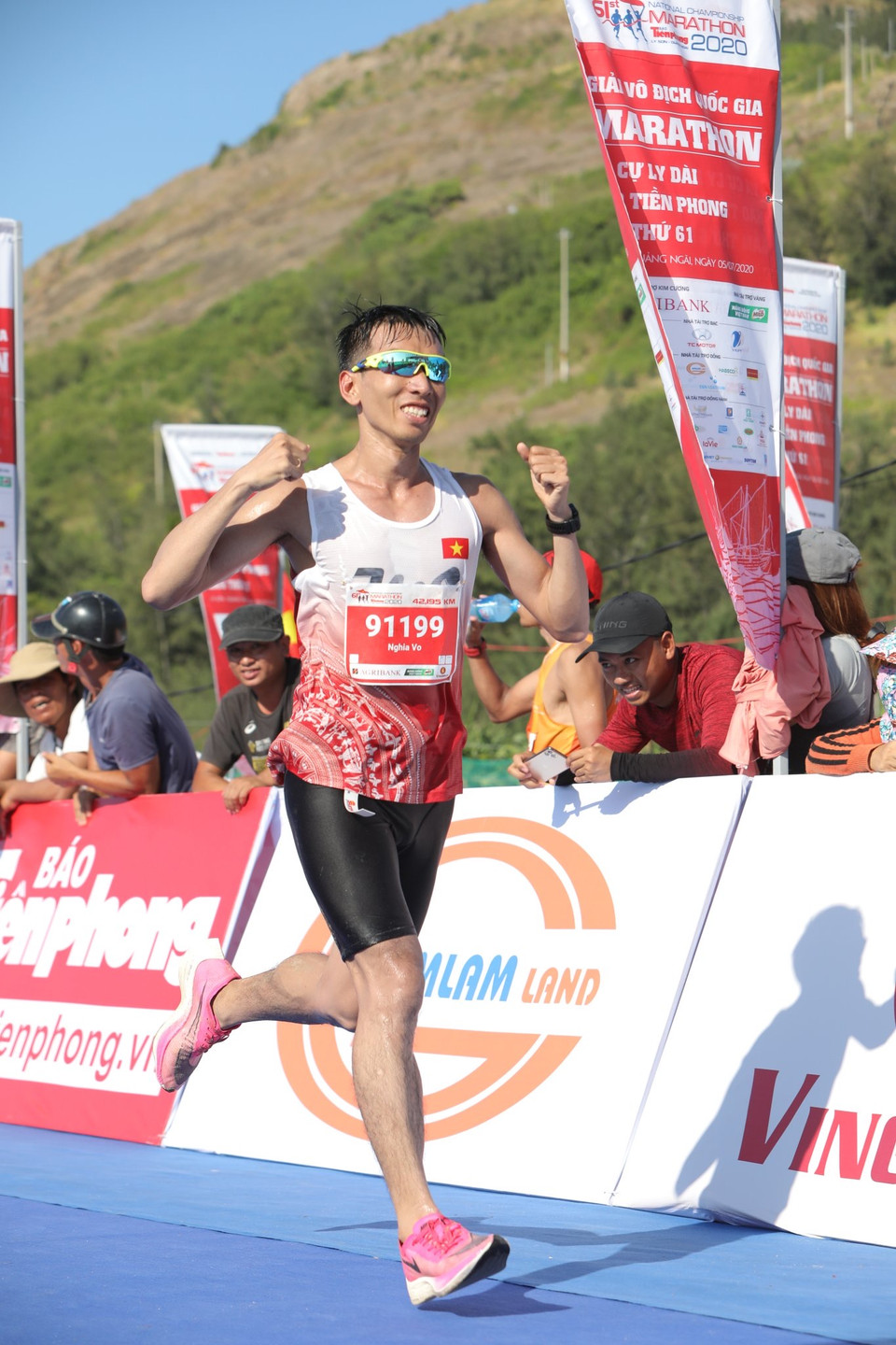 Về đích (dù ở vị trí nào) cũng được coi là thành công đối với những người tham dự. (Ảnh: Lâm Phan/Vietnam+)