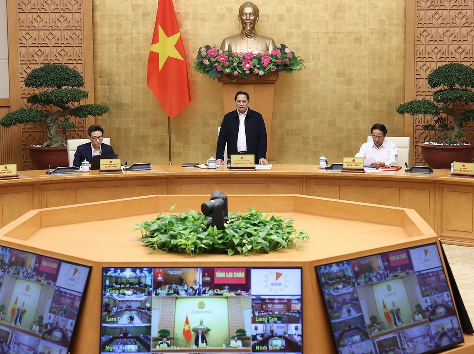  Thủ tướng cho biết Chính phủ tổ chức hội nghị này nhằm đánh giá lại quá trình và kết quả thực hiện các nhiệm vụ, tìm ra nguyên nhân và rút ra bài học kinh nghiệm, để từ đó xác định các nhiệm vụ, giải pháp để thực hiện hiệu quả, cụ thể hóa các Kết luận, Nghị quyết của Trung ương, Nghị quyết của Quốc hội, các Nghị quyết của Chính phủ. (Ảnh: Dương Giang/TTXVN)