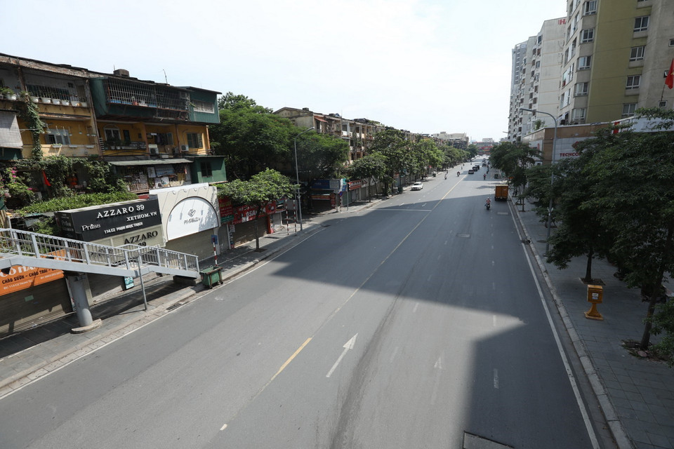  Phố Phạm Ngọc Thạch vắng vẻ trong ngày làm việc đầu tuần. (Ảnh: Minh Quyết/TTXVN)