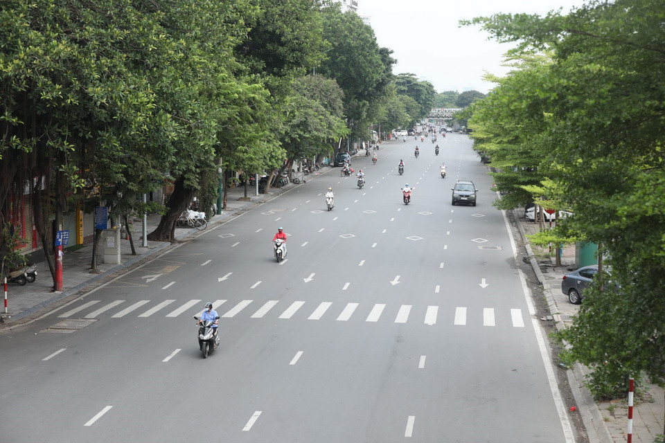  Mật độ tham gia giao thông trên phố Trần Nhật Duật vắng hơn ngày thường. (Ảnh: Minh Quyết/TTXVN)