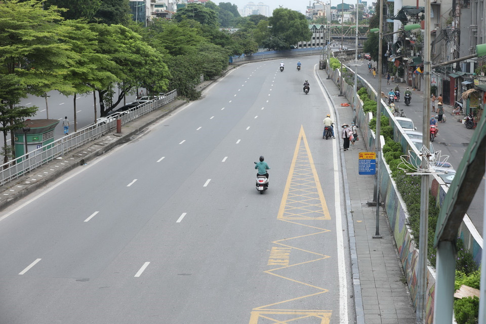 Phố Trần Nhật Duật vắng hơn ngày thường. (Ảnh: Minh Quyết/TTXVN)