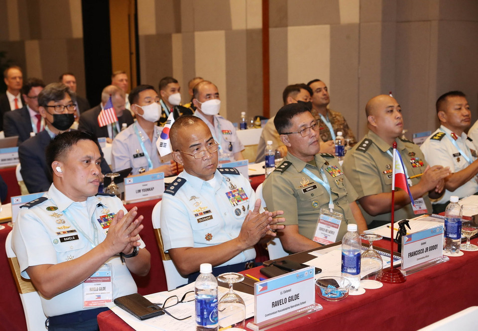 Tùy viên quân sự các nước tham dự hội thảo. (Ảnh: Trọng Đức/TTXVN)