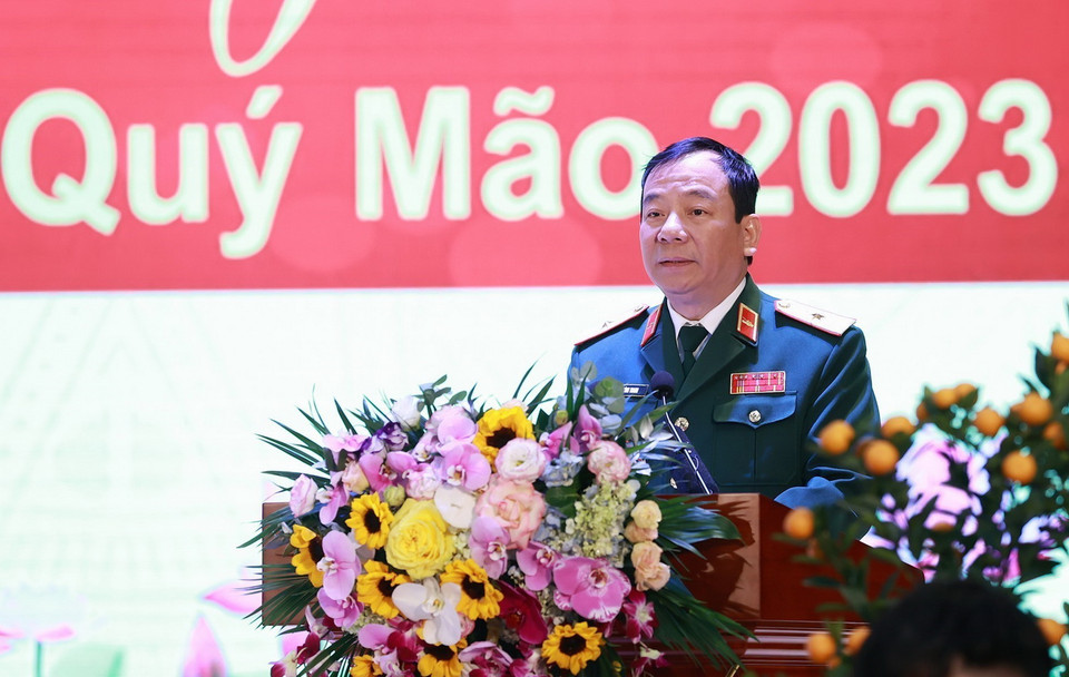 Thiếu tướng Đỗ Đình Thanh, Tư lệnh Binh chủng Tăng Thiết giáp báo cáo công tác ứng trực, sẵn sàng chiến đấu. (Ảnh: Dương Giang/TTXVN)