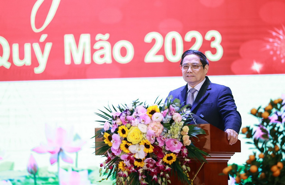 Thủ tướng Phạm Minh Chính giao nhiệm vụ và chúc Tết cán bộ, chiến sỹ Bộ Tư lệnh Binh chủng Tăng Thiết giáp. (Ảnh: Dương Giang/TTXVN)