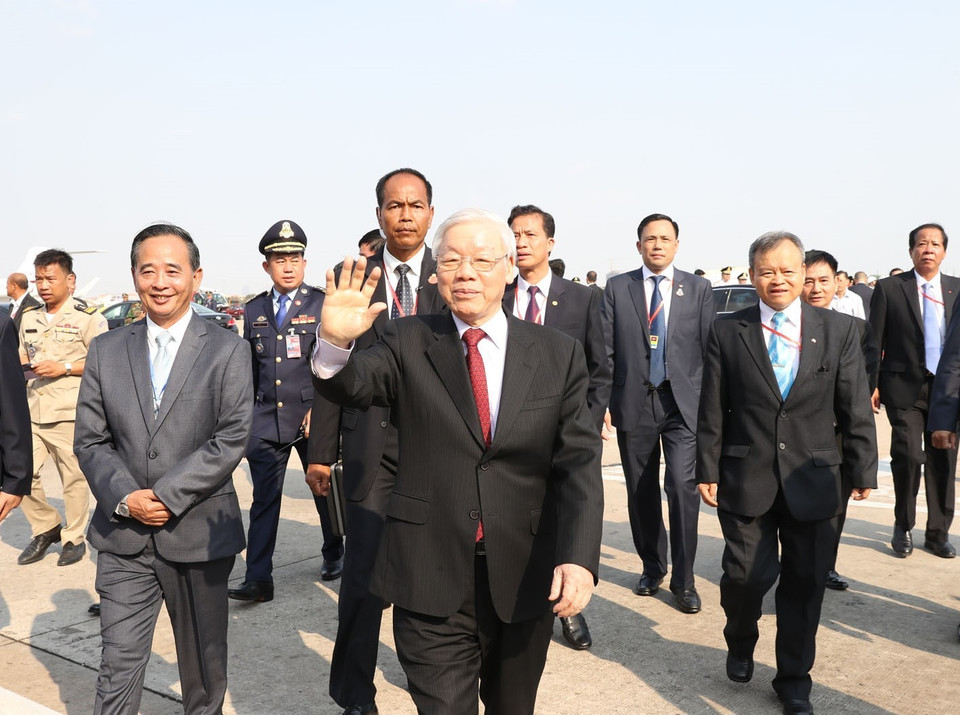 Tổng Bí thư, Chủ tịch nước Nguyễn Phú Trọng đến sân bay Quốc tế Pochentong ở Thủ đô Phnom Penh. (Ảnh: Trí Dũng/TTXVN)