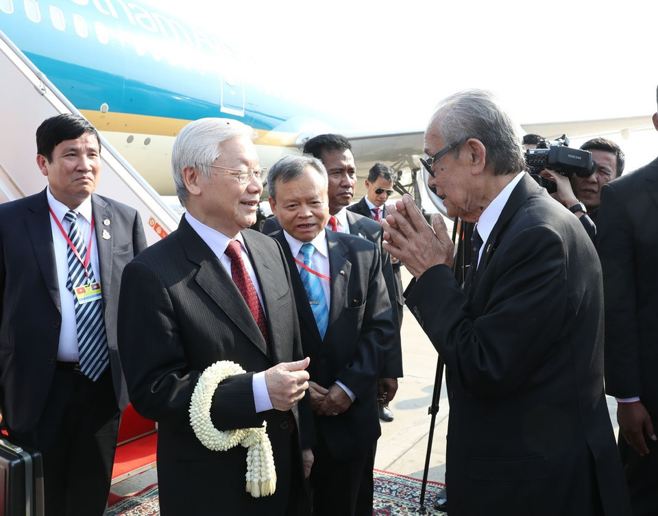 Lễ đón Tổng Bí thư, Chủ tịch nước Nguyễn Phú Trọng tại sân bay Quốc tế Pochentong. (Ảnh: Trí Dũng/TTXVN)
