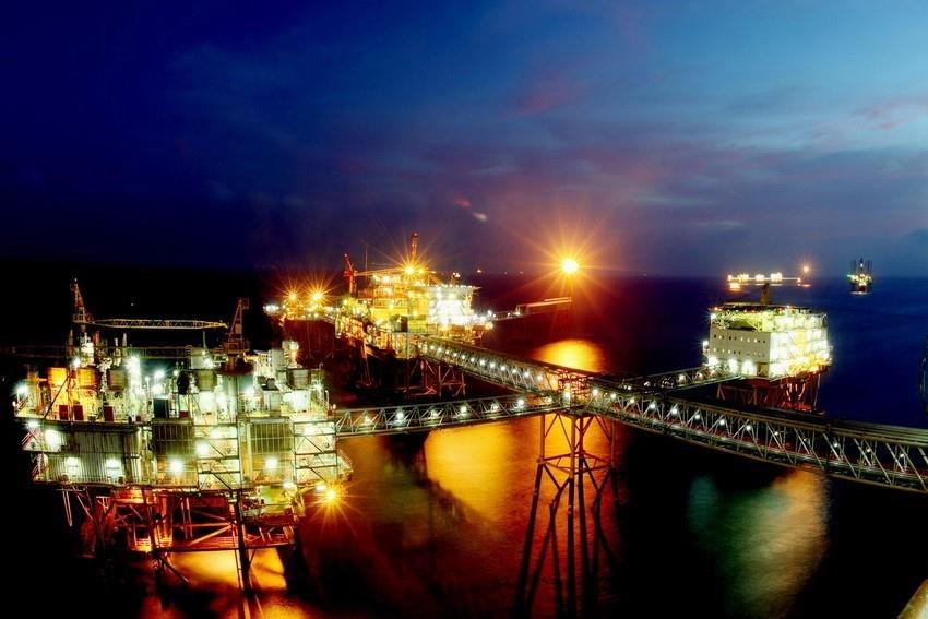 Dầu khí là ngành kinh tế mũi nhọn, đóng góp nhiều vào công cuộc công nghiệp hóa, hiện đại hóa của đất nước. (Ảnh: Quang Nhựt/TTXVN)