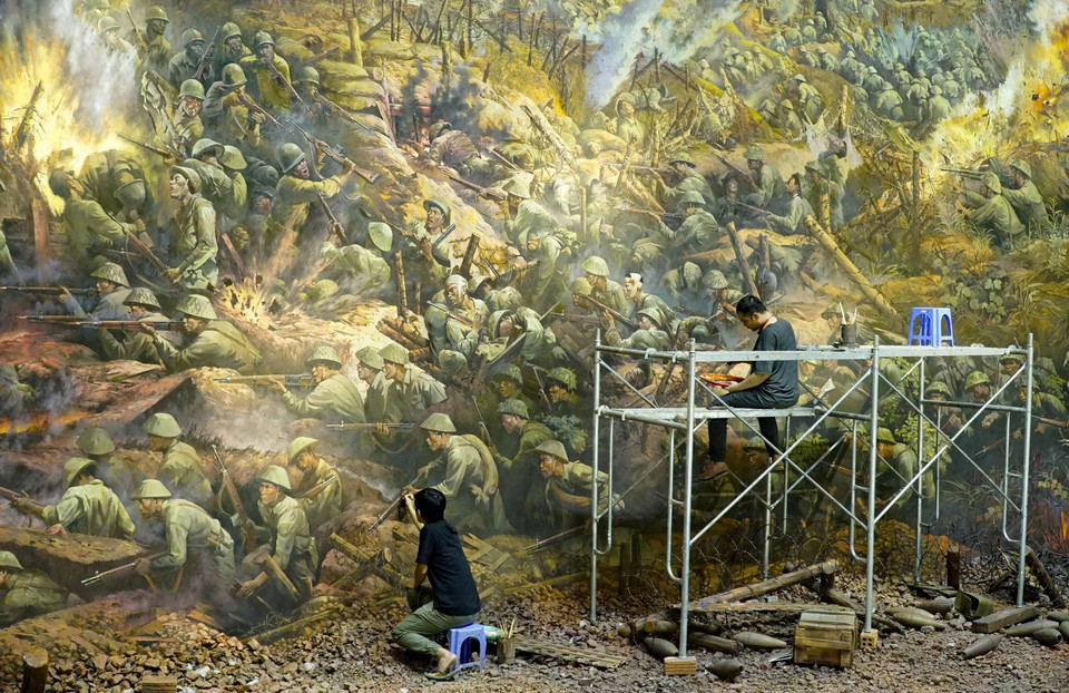 Bức tranh được vẽ nét đầu tiên vào tháng 11/2019 với sự tham gia của khoảng 80 họa sỹ. (Ảnh: Xuân Tư/TTXVN)
