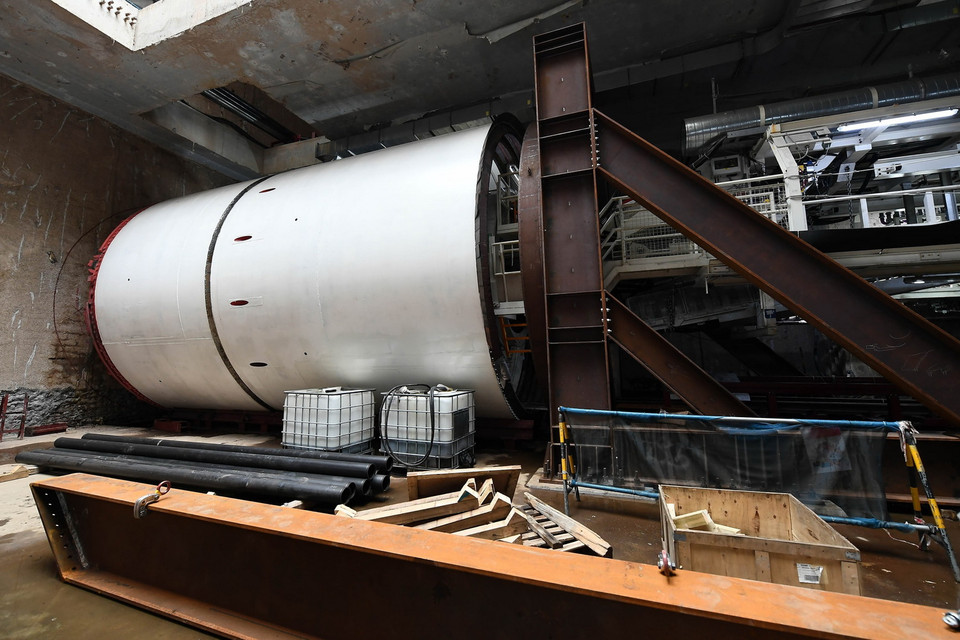  Sau khi hoàn thành công tác thí nghiệm, công tác kiểm tra SAT với sự chứng kiến của tư vấn chung và chủ đầu tư là Ban Quản lý đường sắt đô thị Hà Nội (MRB) sẽ được tiến hành. (Ảnh: TTXVN)