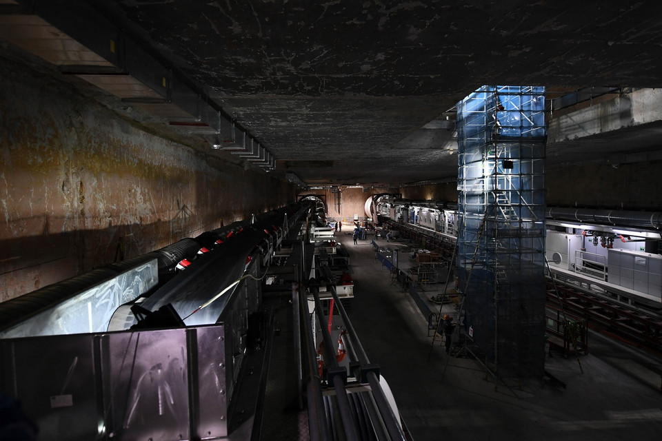 Trước đó, ngày 09/02 vừa qua máy đào hầm TBM thứ nhất với tên gọi Thần Tốc đã hoàn thành công tác thí nghiệm nghiệm thu tại công trường. (Ảnh: TTXVN)