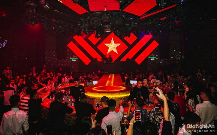  Từ 0h ngày 8/4, cửa hàng trò chơi điện tử, Internet được phép mở cửa đón khách trở lại. (Ảnh: Hoàng Hiếu/TTXVN)