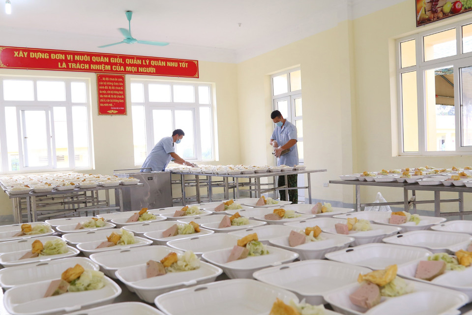 Đến nay, hơn 100 đơn vị quân đội trong toàn quân đã tiếp nhận cách ly y tế gần 31.000 công dân Việt Nam trở về từ nước ngoài và người nhập cảnh từ các quốc gia, vùng lãnh thổ có dịch COVID-19 vào Việt Nam. (Ảnh: Dương Giang/TTXVN)