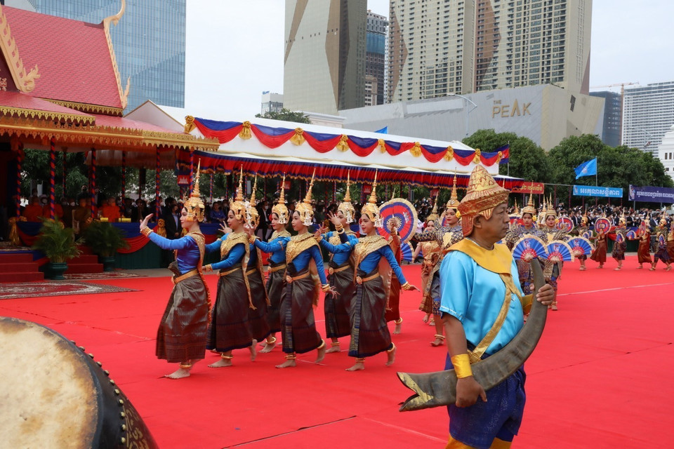 Một tiết mục văn nghệ chào mừng Ngày Chiến thắng 7/1. (Ảnh Nguyễn Hùng/TTXVN)