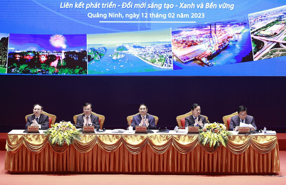 Chương trình hành động của Chính phủ thực hiện Nghị quyết 30-NQ/TW của Bộ Chính trị đặt mục tiêu phát triển vùng Đồng bằng sông Hồng trở thành vùng phát triển nhanh, bền vững, có cơ cấu kinh tế hợp lý, mang đậm bản sắc văn hóa dân tộc