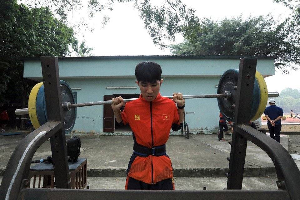 Vận động viên Vũ Đức Anh (tổ Nhảy cao) tập luyện thể lực tại Trung tâm Huấn luyện thể thao Quốc gia Hà Nội. (Ảnh: Tuấn Anh/TTXVN)