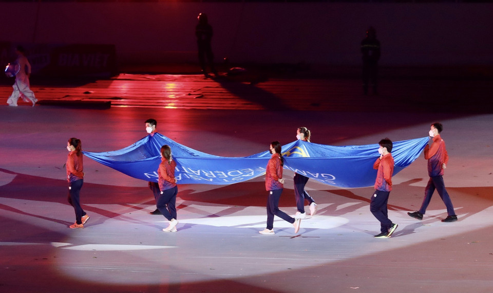  Lễ rước cờ của liên đoàn thể thao Đông Nam Á tại SEA Games 31. (Ảnh: Quang Hà/TTXVN)