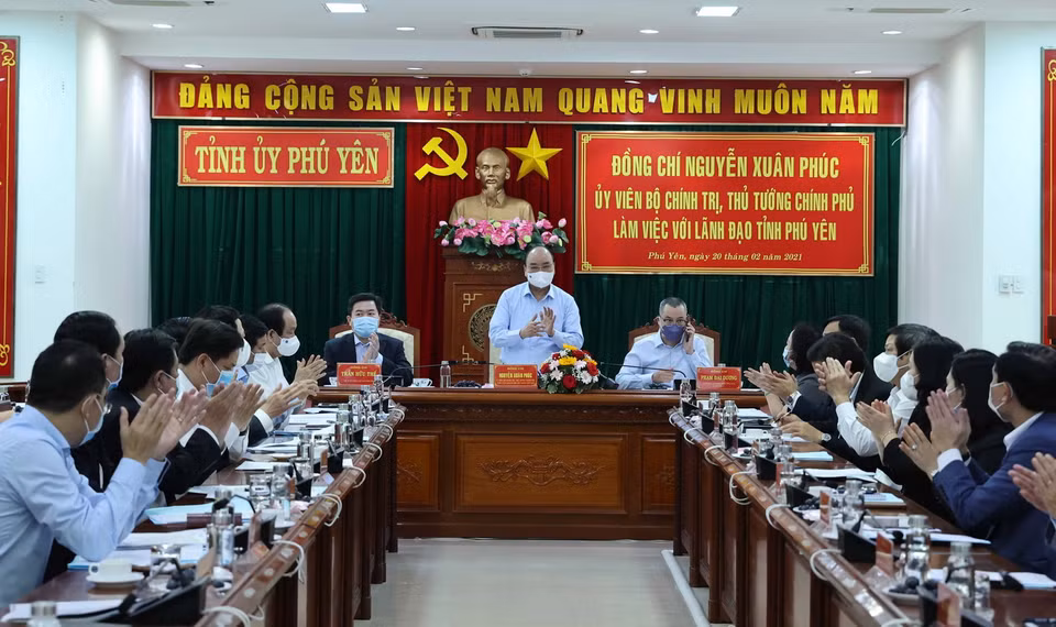 Thủ tướng Nguyễn Xuân Phúc làm việc với lãnh đạo chủ chốt tỉnh Phú Yên. (Ảnh: Thống Nhất/TTXVN)