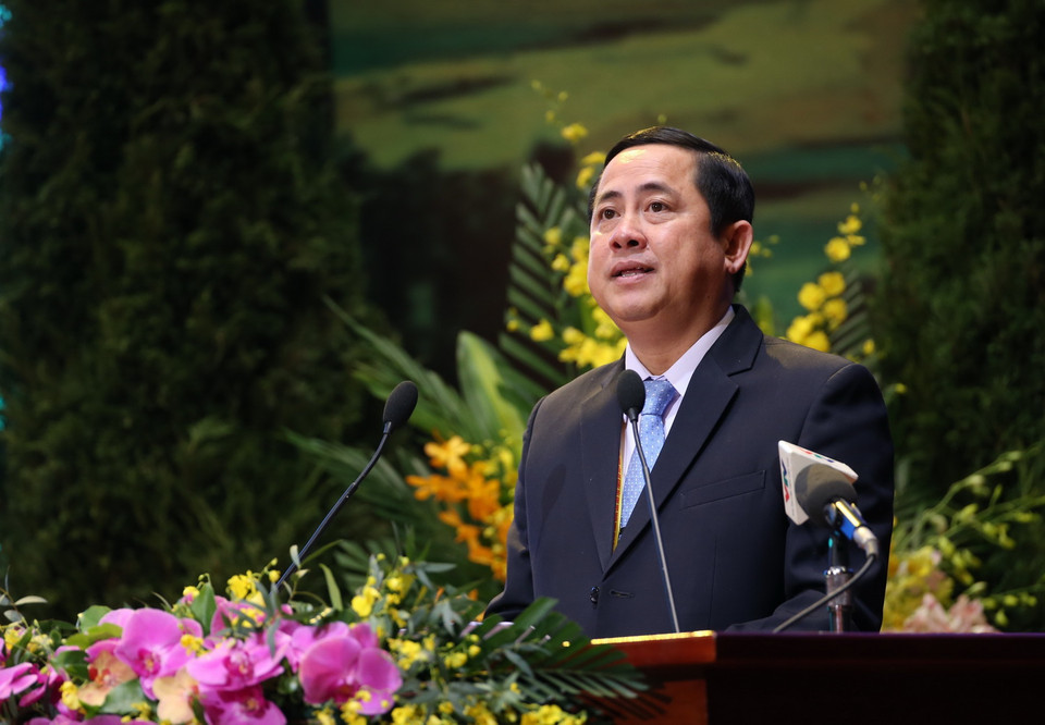 Ông Ngô Hùng, Phó Chủ tịch Ủy ban Nhân dân tỉnh Sóc Trăng phát biểu tham luận. (Ảnh: Dương Giang/TTXVN)