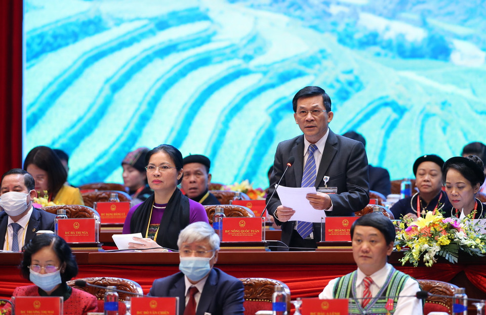 Thứ trưởng, Phó Chủ nhiệm Ủy ban Dân tộc Nông Quốc Tuấn điều hành phần tham luận. (Ảnh: Dương Giang/TTXVN)