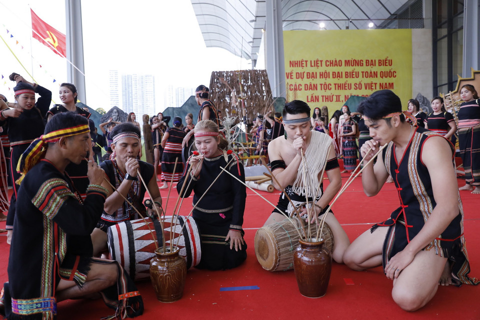 Trong ảnh: Chương trình biểu diễn văn hoá nghệ thuật truyền thống các dân tộc thiếu số tại Đại hội đại biểu các dân tộc thiểu số Việt Nam lần thứ II năm 2020. (Ảnh: Trọng Đức/TTXVN)