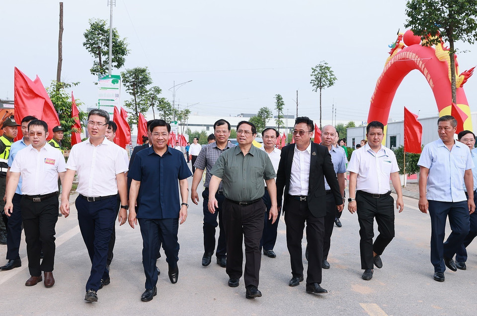 Thủ tướng Phạm Minh Chính tham quan dự án Nhà ở xã hội cho công nhân. (Ảnh: Dương Giang/TTXVN)