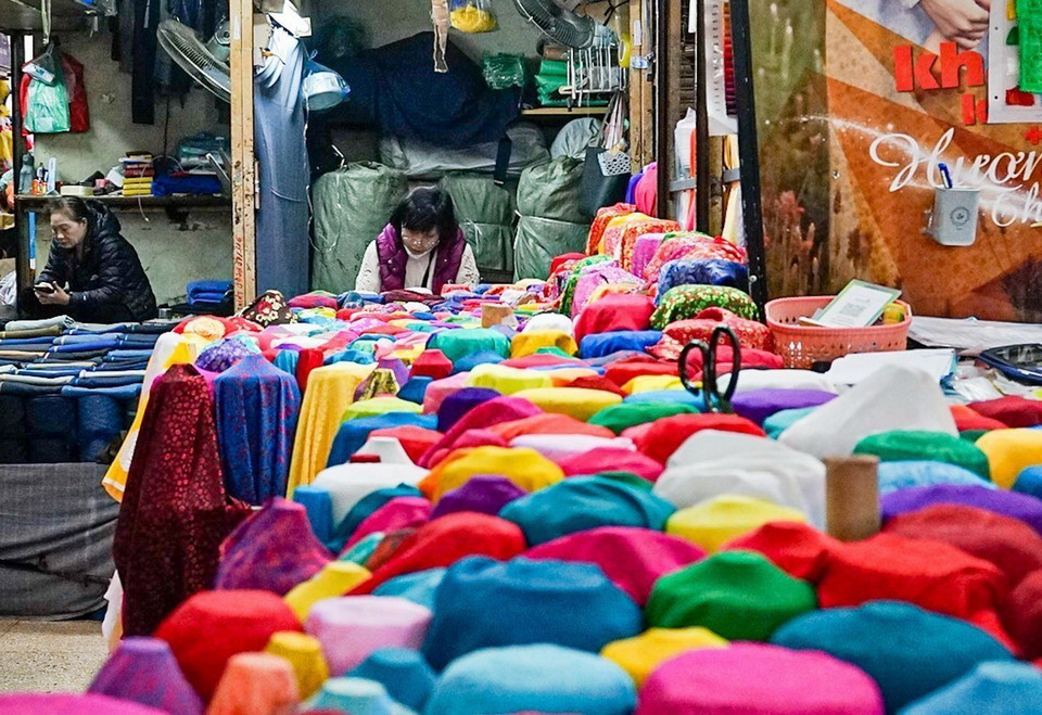 Thường tại chợ truyền thống, các gian hàng sẽ được phân chia riêng biệt. (Ảnh: Khánh Hòa/TTXVN)