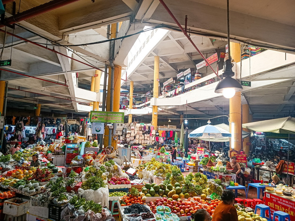 Trải qua nhiều lần tu sửa, Chợ Hôm-Đức Viên, Hà Nội, đã dần thay đổi diện mạo, mang dáng vẻ vừa cổ kính vừa hiện đại như ngày nay. (Ảnh: Khánh Hòa/TTXVN)