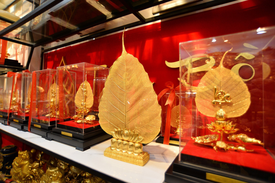 Lá bồ đề có hình dạng giống trái tim ấm áp, mãnh liệt và dạt dào tình cảm nên tượng trưng cho tình thương, sự từ bi của Đức Phật dành cho con người. (Ảnh: Minh Đức/TTXVN)