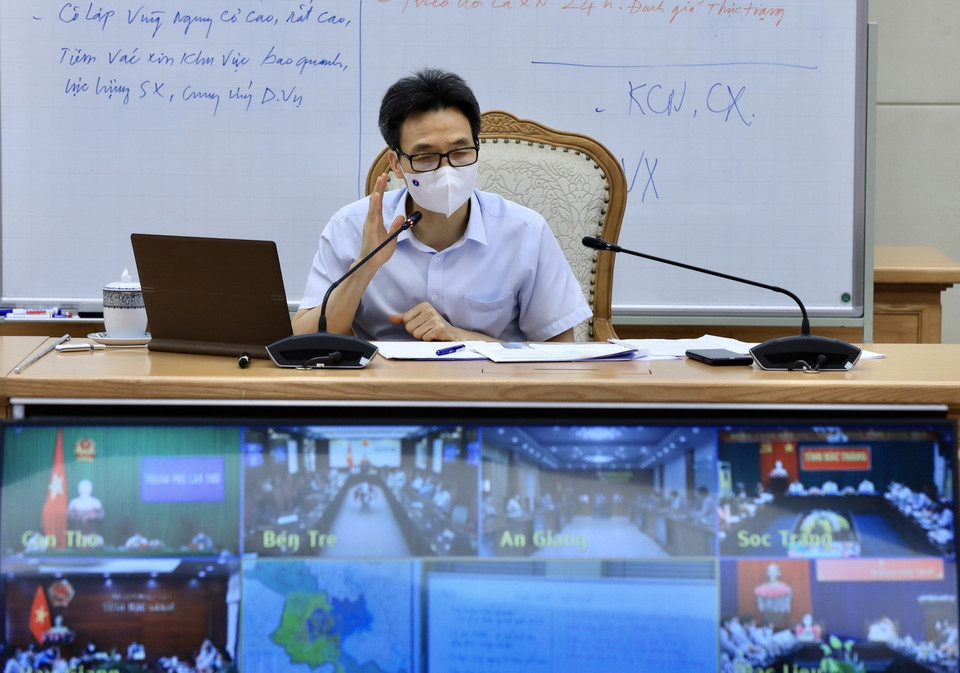Phó Thủ tướng Vũ Đức Đam yêu cầu các địa phương kiểm soát chặt người trở về từ các vùng dịch. (Ảnh: Lâm Khánh/TTXVN)