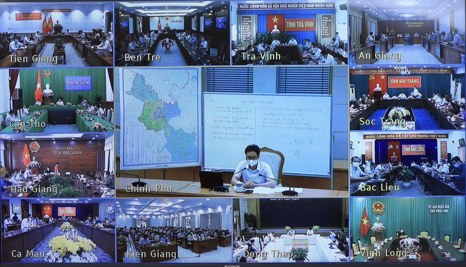 Phó Thủ tướng Vũ Đức Đam họp trực tuyến phòng, chống dịch COVID-19 với 12 tỉnh, thành phố phía Nam. (Ảnh: Lâm Khánh/TTXVN)