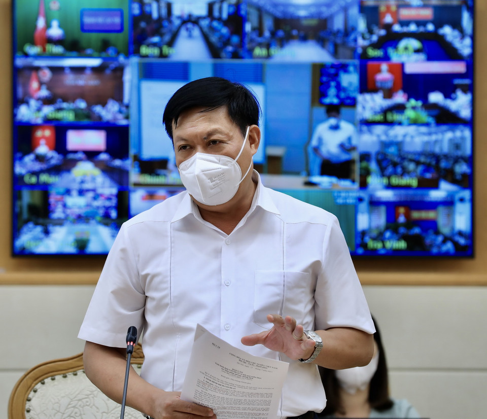 Thứ trưởng Bộ Y tế Đỗ Xuân Tuyên đề nghị các địa phương nỗ lực hơn nữa trong nâng cao khả năng xét nghiệm. (Ảnh: Lâm Khánh/TTXVN)