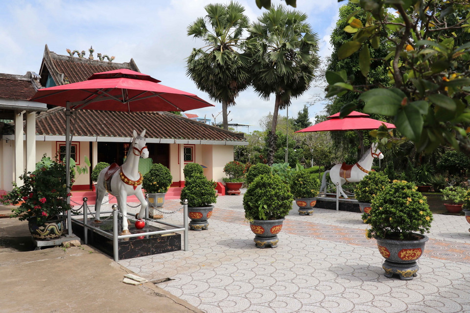 Bên ngoài Đền thờ Quận công Nguyễn Huỳnh Đức. (Ảnh: Minh Hưng/TTXVN)