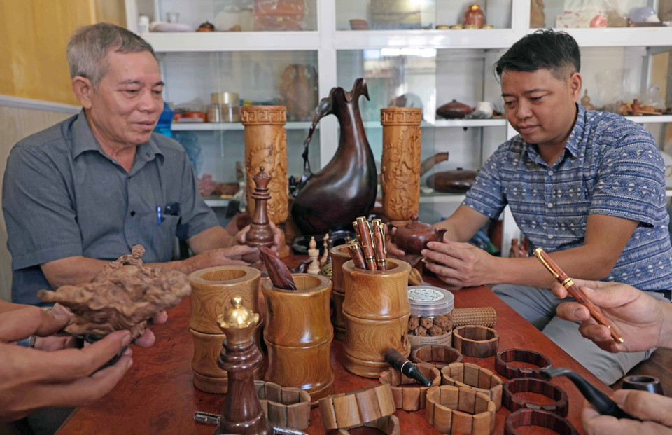 Sản phẩm gỗ tiện của gia đình nghệ nhân quốc gia Phạm Tuấn Duy ở đội 10, thôn Nhị Khê. (Ảnh: Trần Việt/TTXVN)